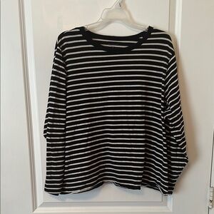 Old Navy "Everywhere" Black & White Striped Long Sleeve Top
